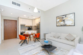 Beautiful Huge Apt I Fully- furnished